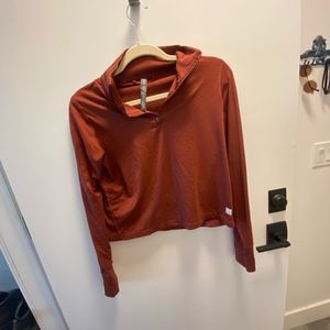 Vuori NWOT , crop-top , Rust , size small